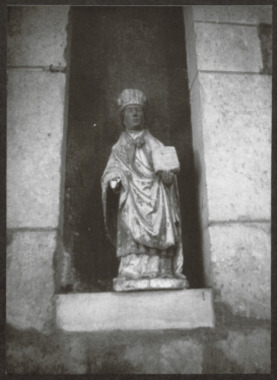 J.2.3.01.1.001. Statue d'évêque en pierre polychrome (nef latérale gauche au fond de l'église) la vignette