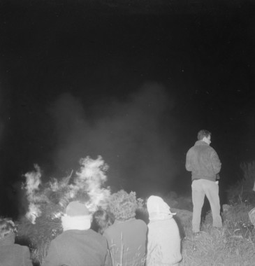 Spectateurs au coin du feu la vignette