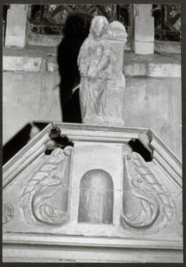 C.3.2.41.1.1.014. Église Notre-Dame, statue de Sainte Barbe au-dessus du confessionnal la vignette