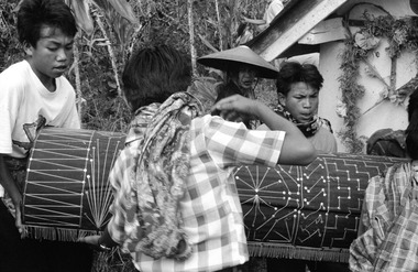 Village of Baruppu', August 1993., Village de Baruppu', août 1993. (French), Desa Baruppu’, Agustus 1993. (Indonesian) thumbnail