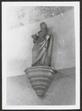 B.3.4.01.001. Statue en pierre polychrome la vignette