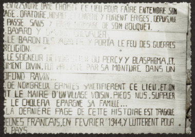E.2.2.06.1.1.007. Grande plaque de bois dans la chapelle de l'ancien couvent (French) thumbnail