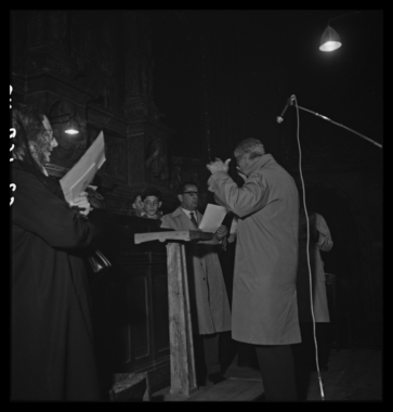 Maîtrise de la cathédrale Saint-Jean de Perpignan chantant pendant le sermon de la Passion la vignette