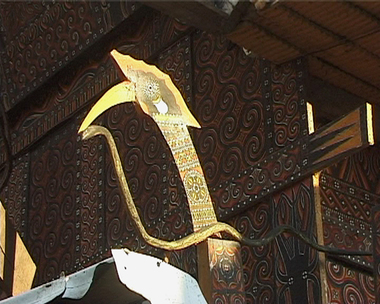 Katik et serpent, Baruppu', 2001., Katik and serpent, Baruppu', 2001. (anglais), Katik dan ular, Baruppu’, 2001. (indonésien) la vignette