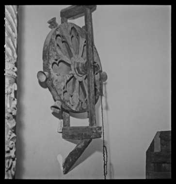 Au musée Castillet. Dans la chapelle, rollier (vue de droite) la vignette