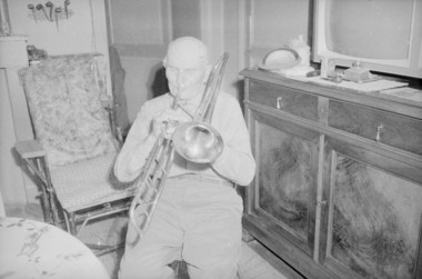 M. Paen joue du trombone. la vignette