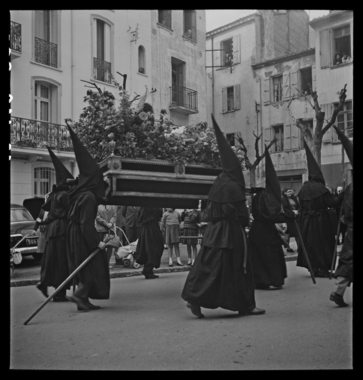 Procession de la Sanch. Misteri de Jésus au tombeau circulant dans les rues de Perpignan la vignette