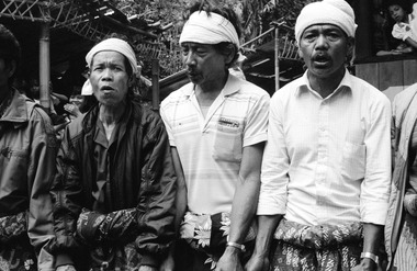 Chanteurs de badong à Baruppu', 1993., Singers of badong at Baruppu', 1993. (anglais), Para Penyanyi Badong dari Baruppu’, 1993. (indonésien) la vignette