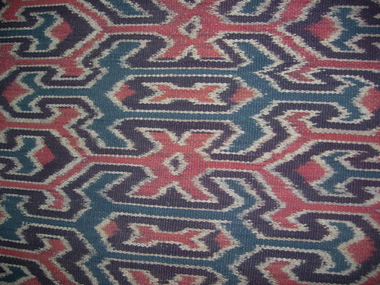 Weaving, detail (source D. Rappoport), Détail de tissage toraja (source : D. Rappoport). (French), Cuplikan syair samparan simbong, lihat 296 dst., Lo’ko’ Lemo, 1993. (Indonesian) thumbnail