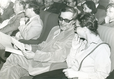 Auditoire, de gauche à droite : Jacques Le Goff, Marc Augé, Nathan Wachtel, une femme non identifiée la vignette