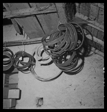 Atelier Pajot, dans le grenier de l'atelier des cuivres, cercles de tension de tambours suspendus au plafond (French) thumbnail