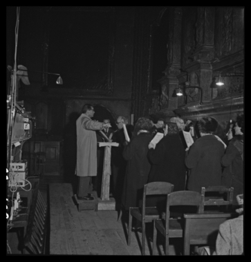 Maîtrise de la cathédrale Saint-Jean de Perpignan chantant pendant le sermon de la Passion la vignette