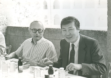 Vue prise lors du repas : à gauche Bertrand Chung, à droite Jean Heffer la vignette