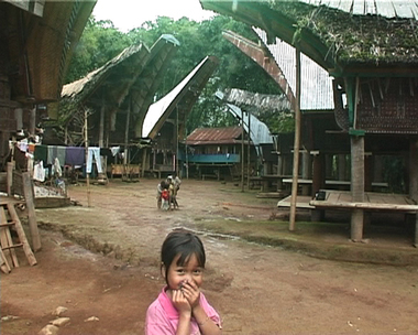 Le village de Lempopoton, 2000., The village of Lempopoton, 2000. (anglais), Kampung Lempopoton, 2000. (indonésien) la vignette