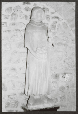 F.1.3.01.1.002. Église Saint-Mammès, statue de Saint Mammès dans le choeur à gauche la vignette