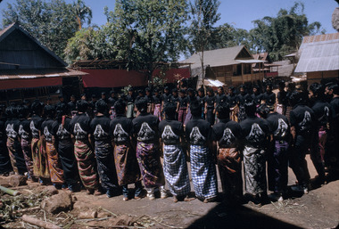 Badong, Limbong, 1993., Badong, Limbong, 1993. (anglais), Tarian badong di Limbong, 1993. (indonésien) la vignette