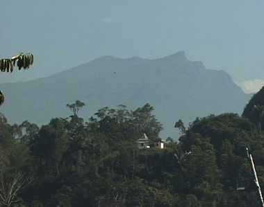 Vue du mont Sesean depuis Rantepao., View from Rantepao, with Mount Sesean in the distance. (anglais), Pemandangan ke arah Gunung Sesean, dilihat dari kejauhan, yakni dari Rantepao. (indonésien) la vignette