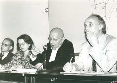 Tribune : Denys Lombard, Françoise Héritier, Cornelius Castoriadis et Maurice Aymard la vignette