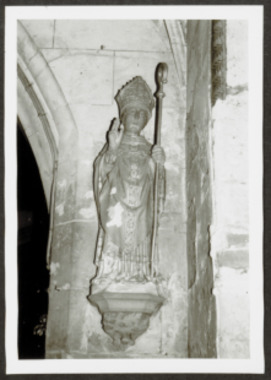 C.3.2.30.1.004. Église Saint-Laurent, statue d'un évêque (French) thumbnail
