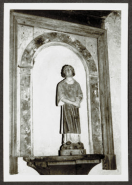 C.3.2.57.1.1.007. Église Notre-Dame, statue de Saint Vrain portant une sorte de cylindre la vignette