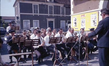 Harmonie d’Hagetmau. Concert de l’harmonie sur la place de la mairie, dirigée par Pierre Laborde la vignette