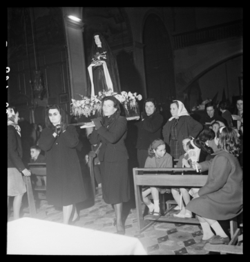 Procession nocturne du Vendredi Saint à Collioure, église Notre-Dame-des-Anges. Arrivée du misteri de la Vierge Marie la vignette
