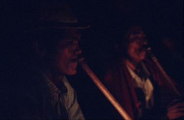 Two suling deata flautists., Deux joueurs de flûtes suling deata. (French), Dua pemain suling. Suling deata, 1993. (Indonesian) thumbnail